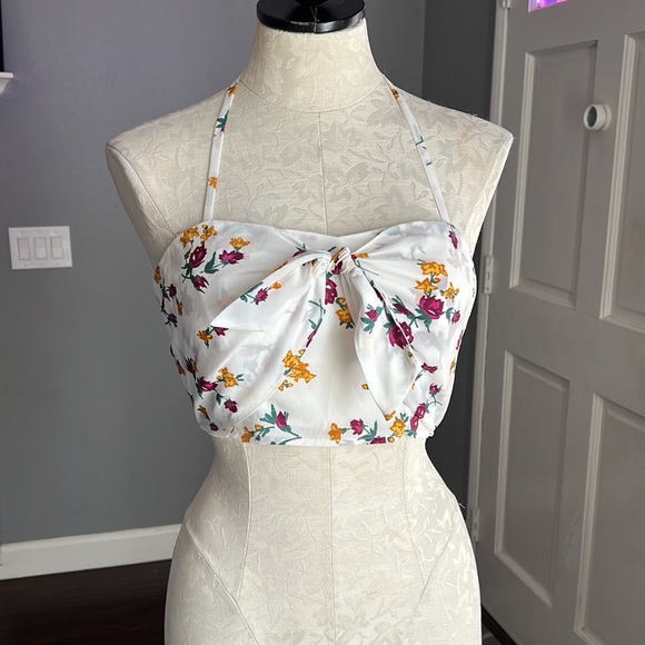Leith Halter Front Tie Floral Top - Picture 3 of 8